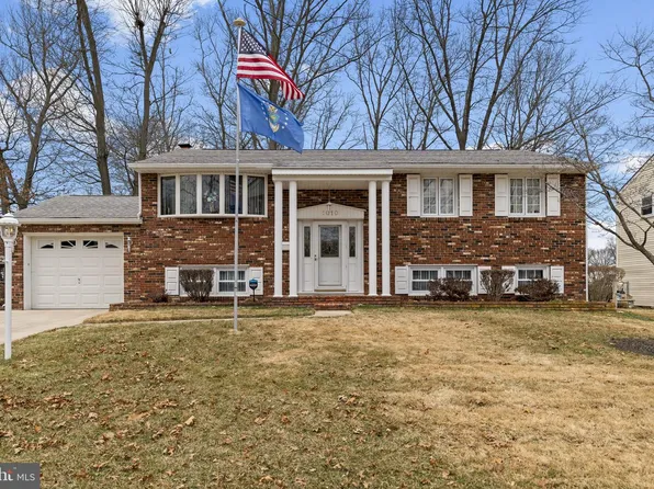 1010 Hancock Dr, Turnersville, NJ 08012