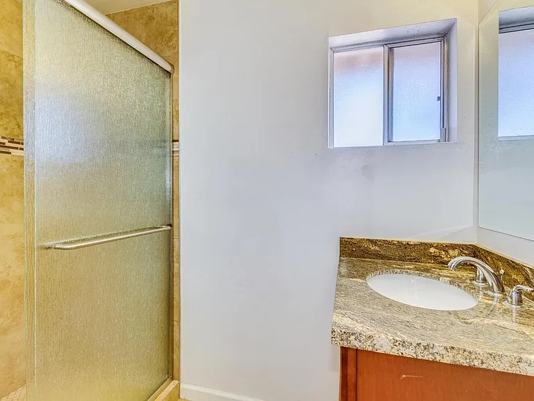 232 E Balboa Dr — Photo 12