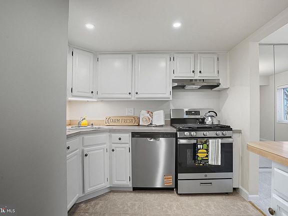 3rd image of 1552 Northgate Sq APT 12B