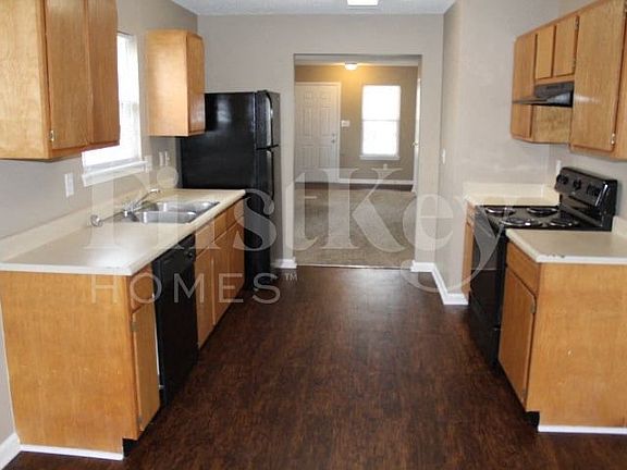 4th image of 3927 Burningbush Dr