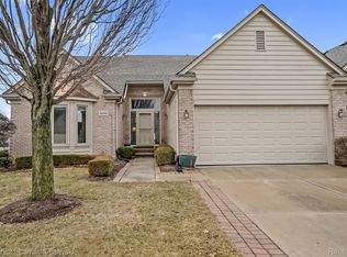 45401 Delmar Dr, Macomb, MI 48044