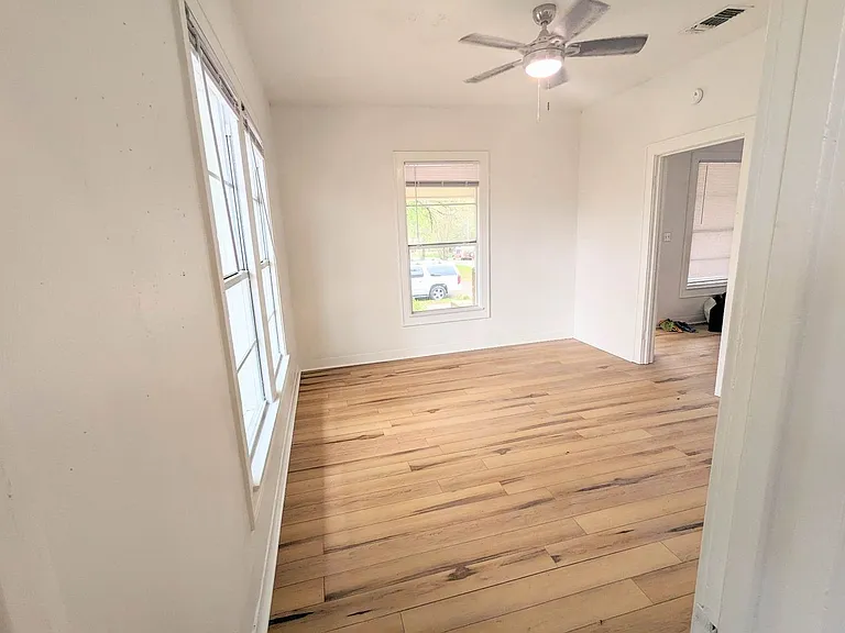 2224 Magnolia St — Photo 8