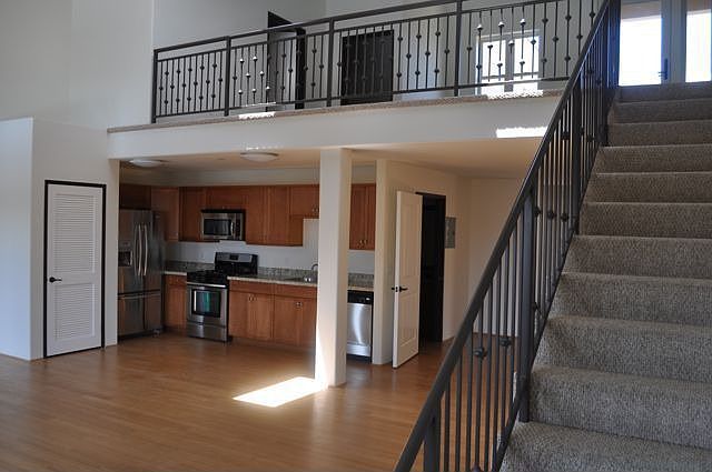 1st image of 255 W 7th St #9