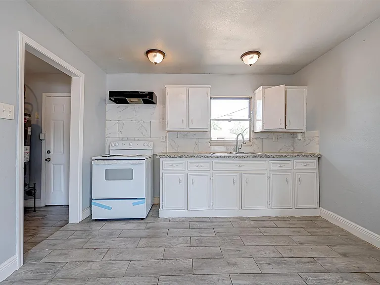 5859 Westover St — Photo 4