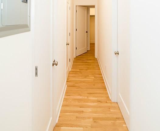 4th image of 2710 Newtown Ave #4G