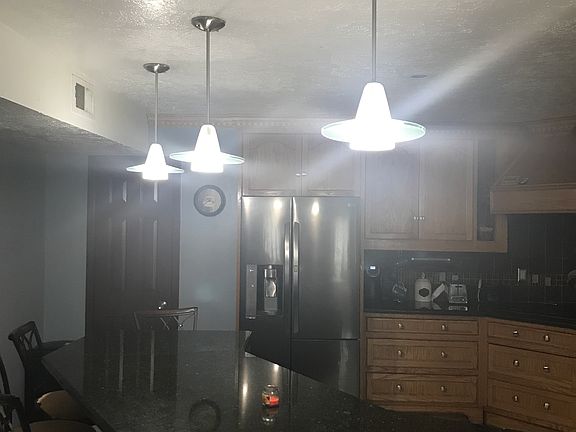 Kitchen/ 6 chair island 