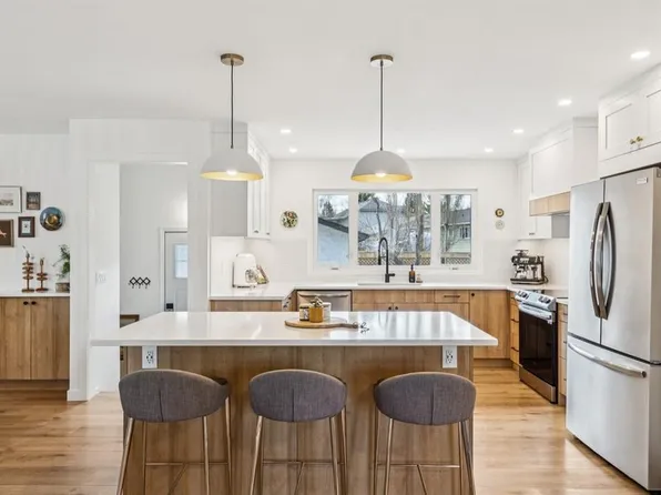 931 NE Parkwood Dr SE, Calgary, AB T2J 3W9