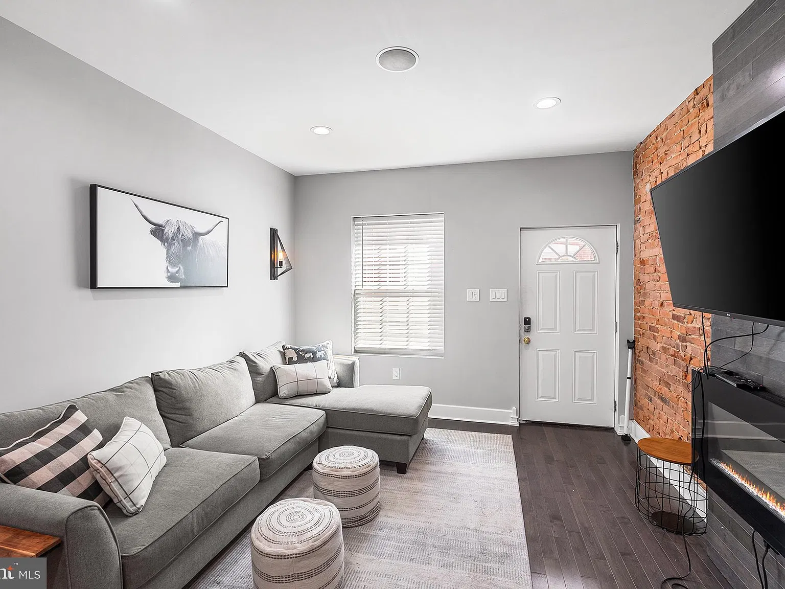 2 bed, 1.5 bath, 1075 sqft, $1,775 — Photo 2