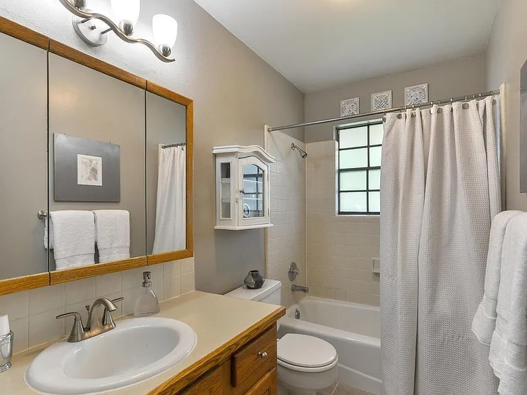 2025 Sheffield Ct — Photo 32