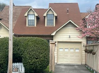 425 Bayberry Ter, Maryville, TN 37803