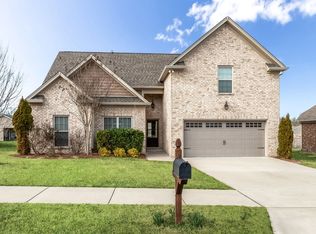 588 Smoky Mountains Dr, Gallatin, TN 37066