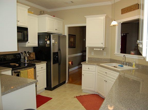 3rd image of 271 Stonington Dr