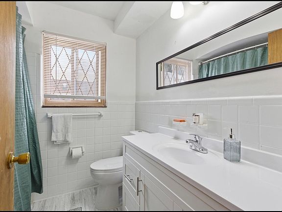 4th image of 21630 Westhampton St #3