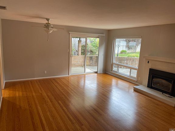 2nd image of 922 Sunnyside Dr