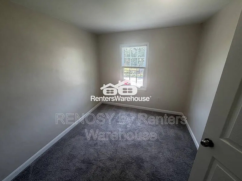 3 bed, 1.0 bath, 1600 sqft, $1,600 — Photo 4
