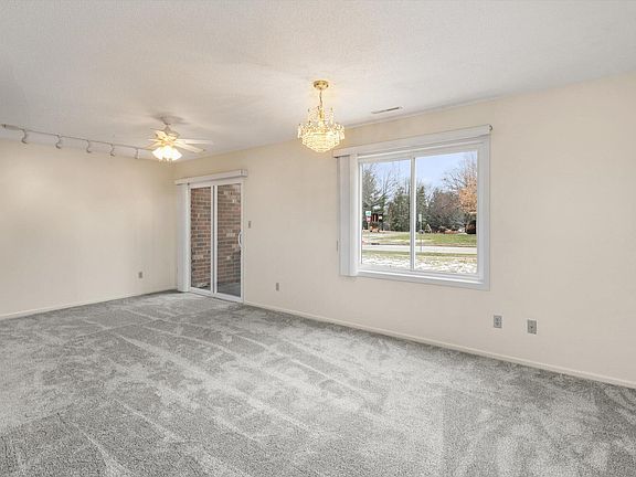 3rd image of 4801 Woodland Ave Unit 1
