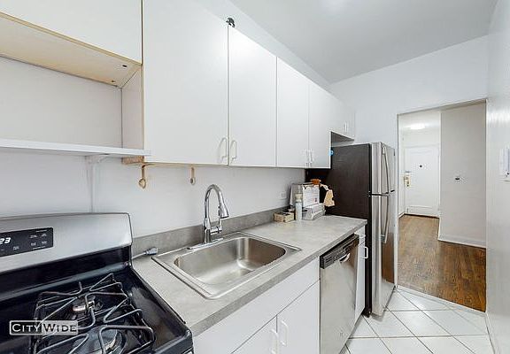 3rd image of 161 E 55th St #6E
