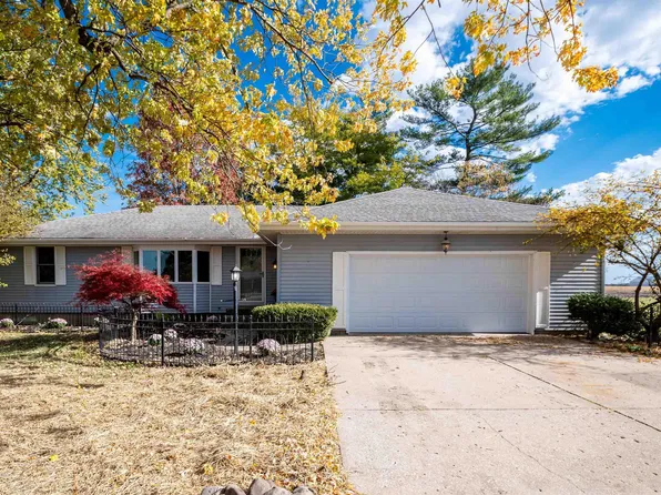 418 N Trivoli Rd, Trivoli, IL 61569