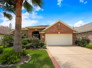 309 Marina Oaks Ct, Kemah, TX 77565