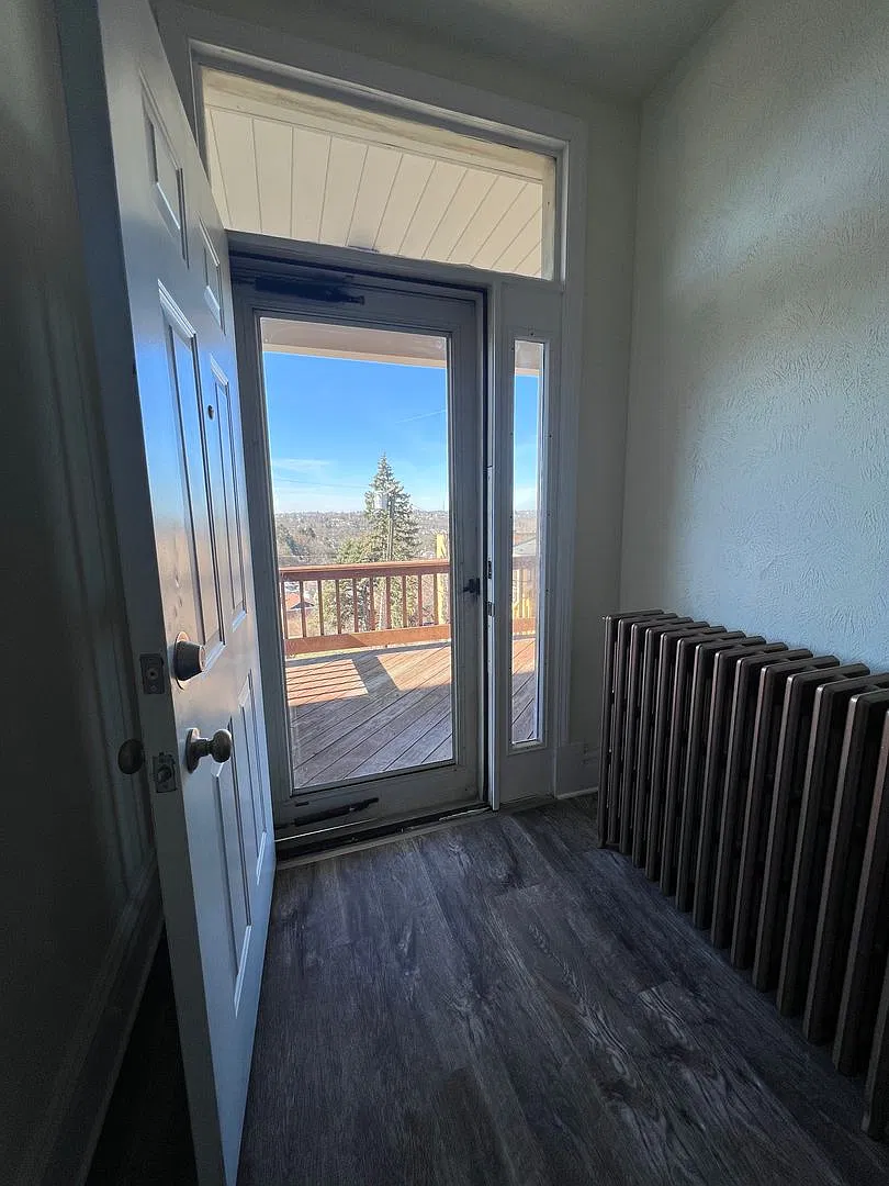Updated 3BR 1 Bath house with yard and garage! — Photo 4