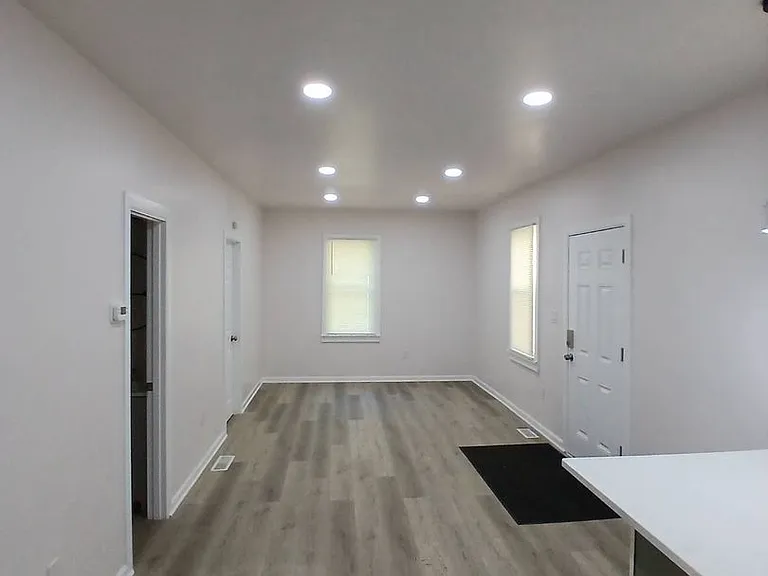 6015 Hosmer Ave — Photo 24