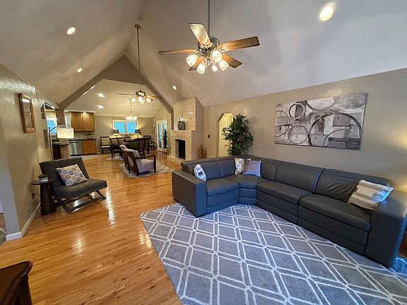 3rd image of 1148 Sierra Dr