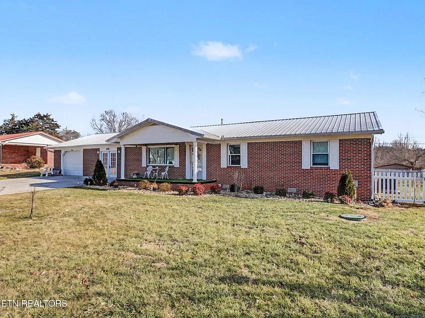 232 Farris Cir