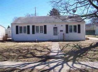 1016 38th St, Moline, IL 61265