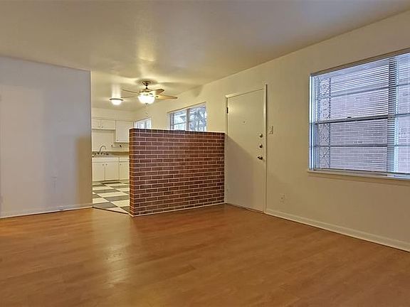 5th image of 1023 Lyndon St APT 15