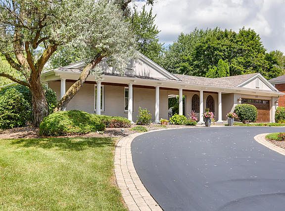 2nd image of 502 Lake Shore Dr N