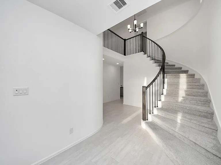10706 Ursa St — Photo 42