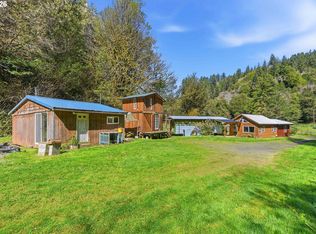 93044 Poplar Ln, Coos Bay, OR 97420