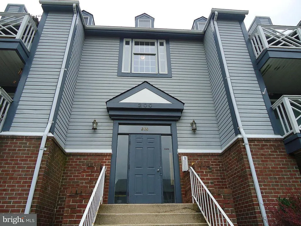 200 Oak Leaf Cir APT F photo 1