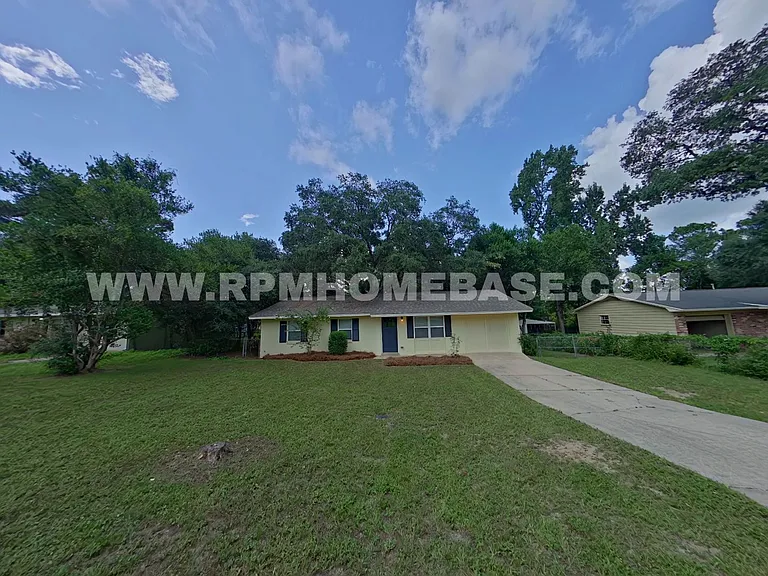 506 Forrest Ct — Photo 1