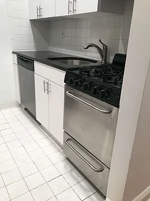 Rented by Metropolis Real Estate of Manhattan | media 30