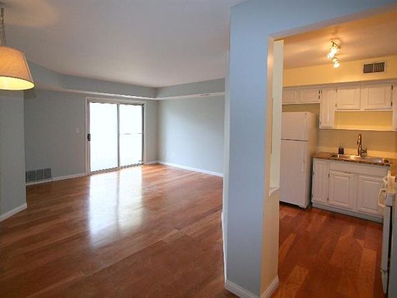 3rd image of 2211 S Huron Pkwy APT 1