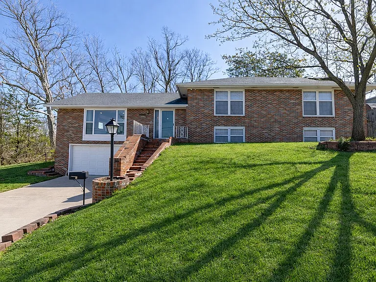 2500 Bluff Blvd — Photo 4