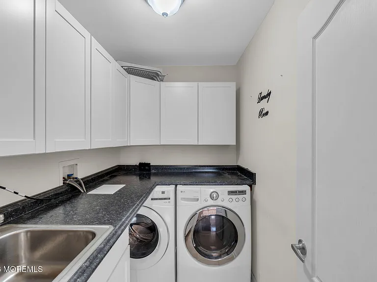 12 Sanford St — Photo 17