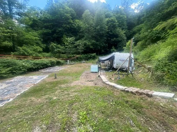 220 Glen Ward Ln #1, Mc Dowell, KY 41647