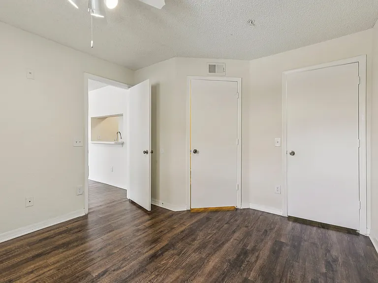 University Park Apartments — Photo 22