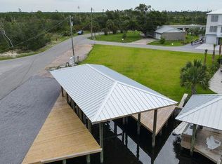 117 38th St, Mexico Beach, FL 32456