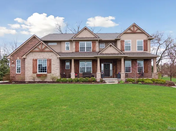 273 Gleneagles, Highland, MI 48357