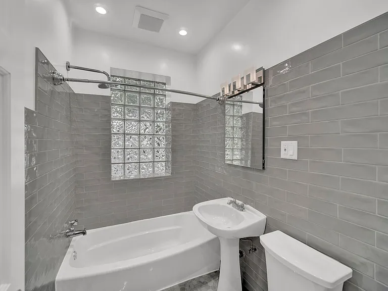 3234 W Waveland Ave #2 — Photo 3