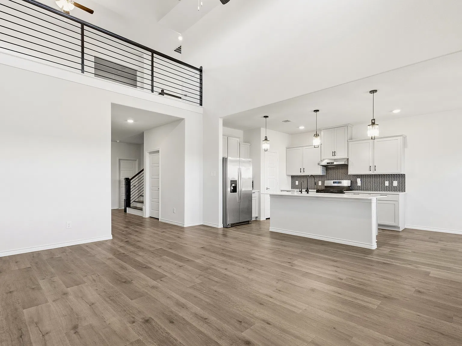 4 bed, 2349 sqft, $2,900 — Photo 3