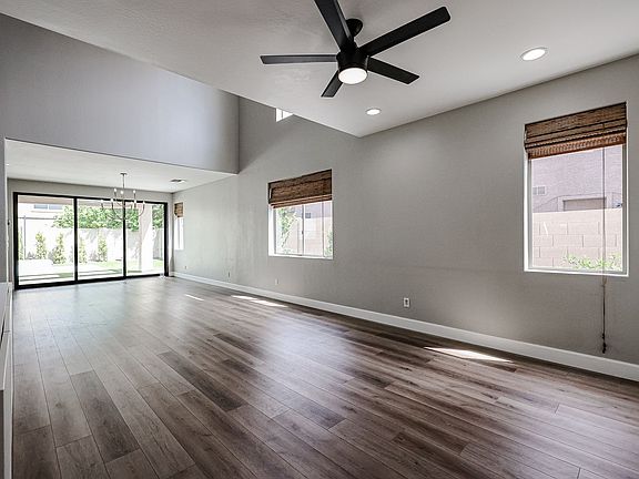 3rd image of 3372 E Ravenswood Dr