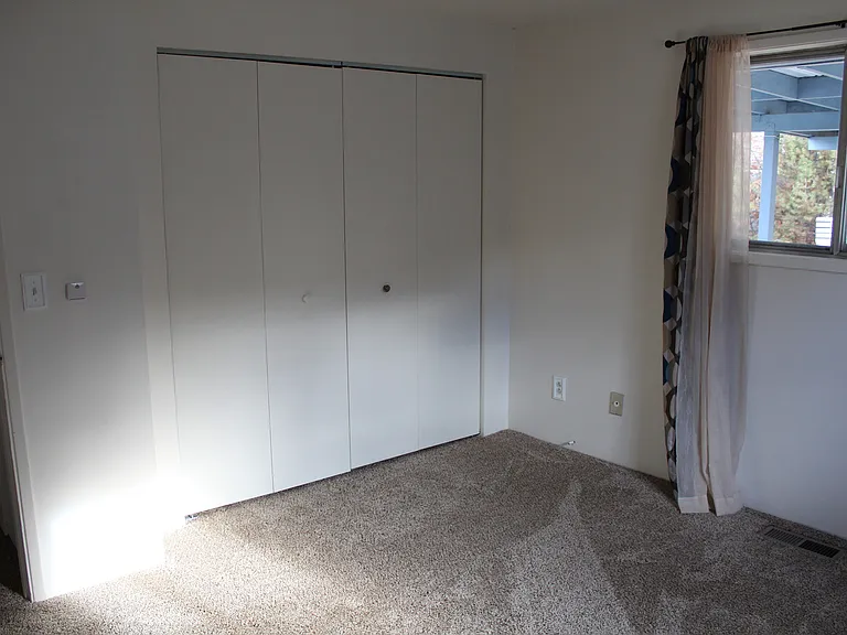 4615 Maplewood Ct — Photo 10