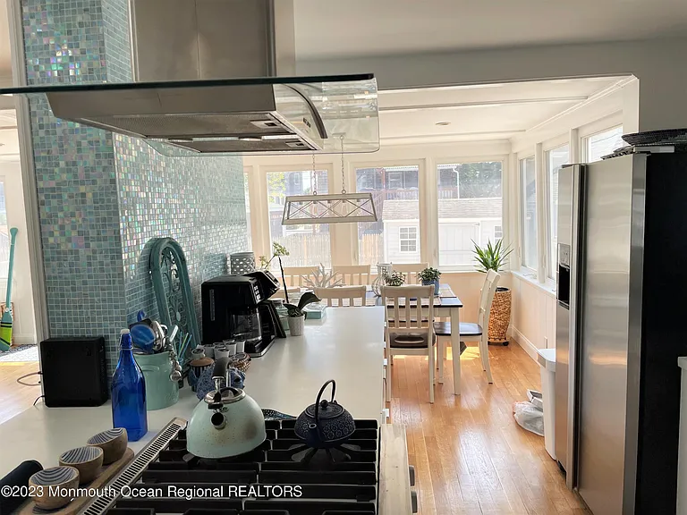 17 1st Ave — Photo 25
