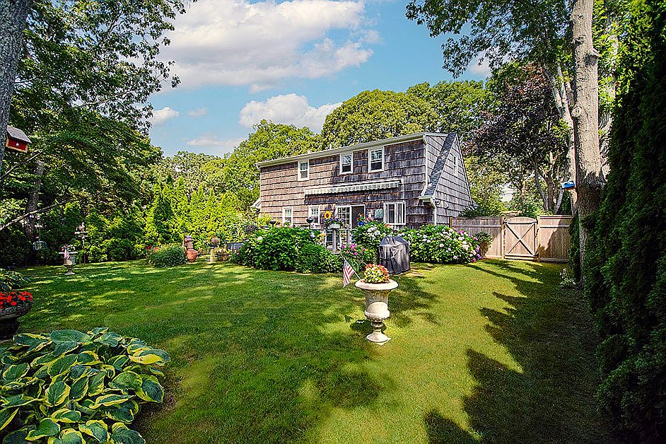 2nd image of 11 Nassau Rd