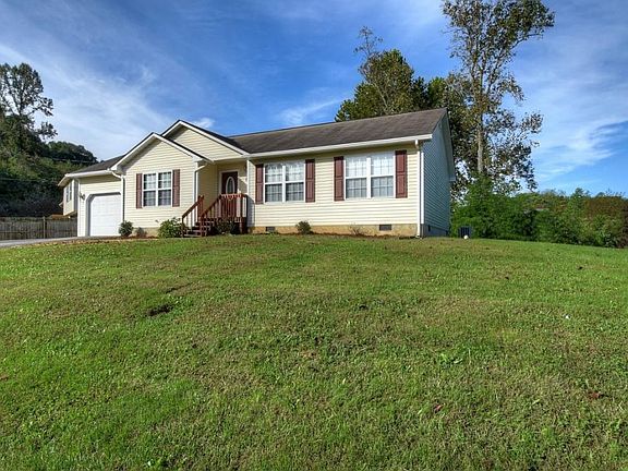 3rd image of 67 Cloverdale Ln