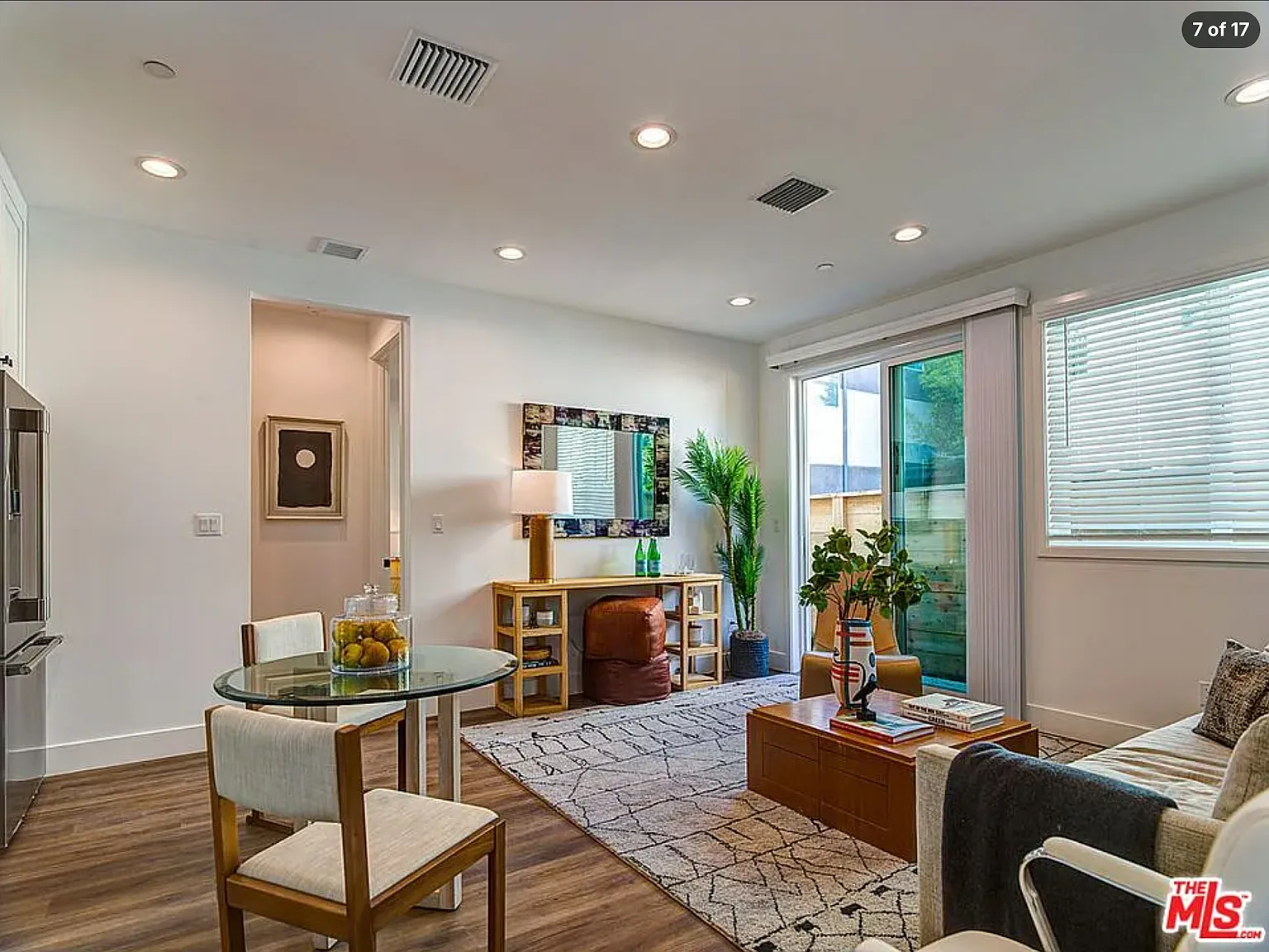 2 bed, 786 sqft, $4,250 — Photo 1